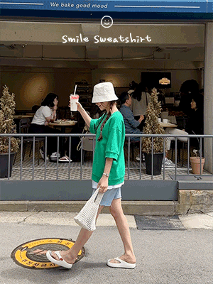 퍼먼 스마일 자수 반팔 맨투맨