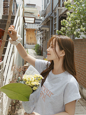 피넛 자수 롤업 맨투맨