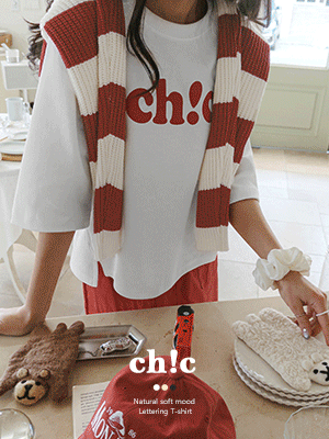 치크 레터링 티셔츠