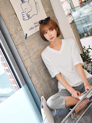 니안 실켓 브이넥 티셔츠