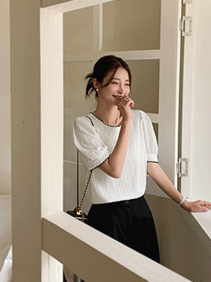 레타 배색 퍼프 블라우스