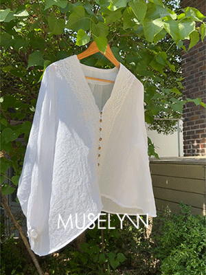 [뮤즈린] 에리 레이스 골드버튼 블라우스
