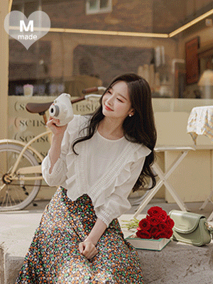 오론 펀칭 프릴 블라우스