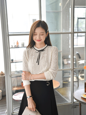 스킨 레이스 리본 블라우스