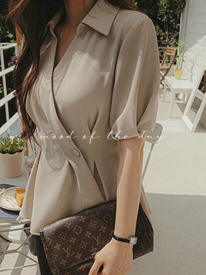 텐더 프릴 랩 블라우스